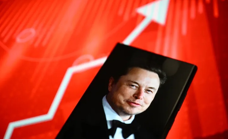 ماسك أول ملياردير في العالم يصل ثروته إلى 749 مليار دولار